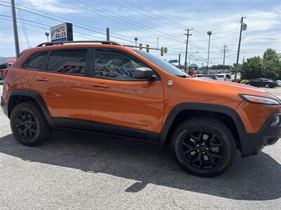 2016 Jeep Cherokee Trailhawk   - Photo 6 - Stuarts Draft, VA 24477