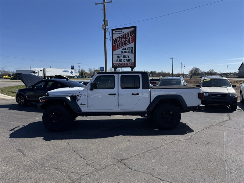 2020 Jeep Gladiator Sport S   - Photo 1 - Schoolcraft, MI 49087
