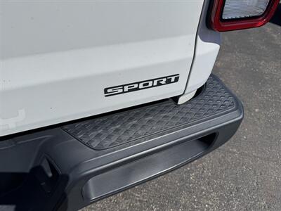 2020 Jeep Gladiator Sport S   - Photo 7 - Schoolcraft, MI 49087