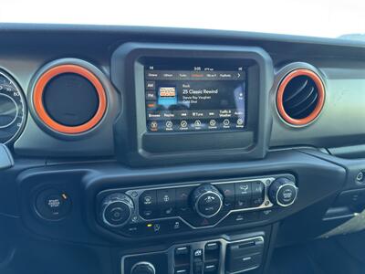 2020 Jeep Gladiator Sport S   - Photo 15 - Schoolcraft, MI 49087