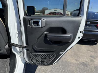 2020 Jeep Gladiator Sport S   - Photo 23 - Schoolcraft, MI 49087