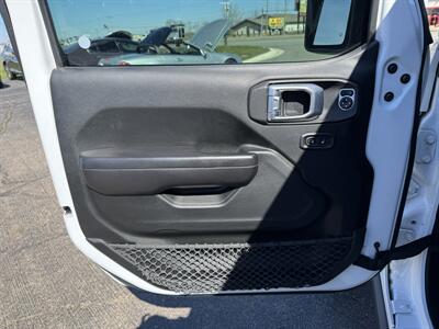 2020 Jeep Gladiator Sport S   - Photo 8 - Schoolcraft, MI 49087