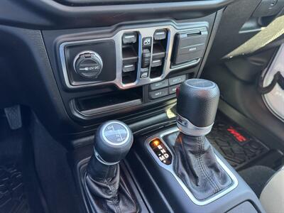 2020 Jeep Gladiator Sport S   - Photo 16 - Schoolcraft, MI 49087