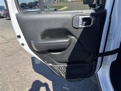 2020 Jeep Gladiator Sport S   - Photo 21 - Schoolcraft, MI 49087