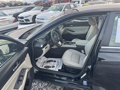 2024 Nissan Altima 2.5 SV   - Photo 8 - Schoolcraft, MI 49087