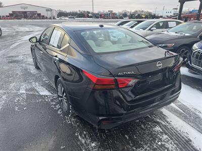 2024 Nissan Altima 2.5 SV   - Photo 2 - Schoolcraft, MI 49087