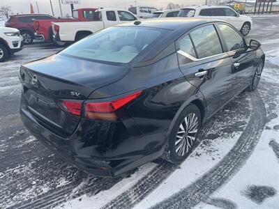 2024 Nissan Altima 2.5 SV   - Photo 3 - Schoolcraft, MI 49087