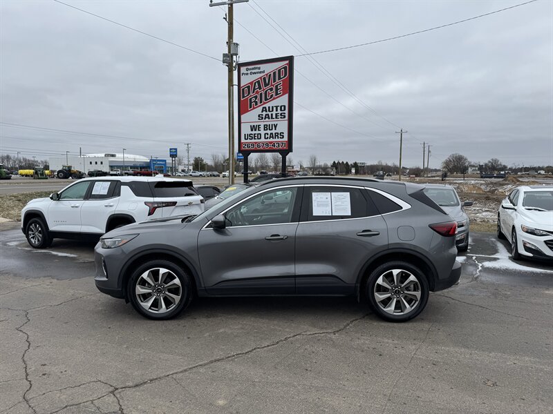 2023 Ford Escape Platinum   - Photo 1 - Schoolcraft, MI 49087