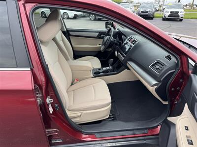 2017 Subaru Outback 2.5i Premium   - Photo 25 - Schoolcraft, MI 49087