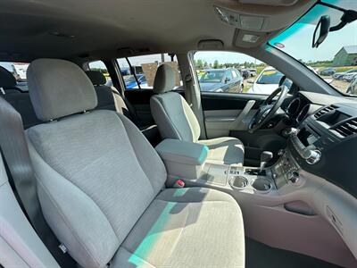2012 Toyota Highlander   - Photo 7 - Schoolcraft, MI 49087