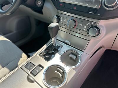 2012 Toyota Highlander   - Photo 11 - Schoolcraft, MI 49087