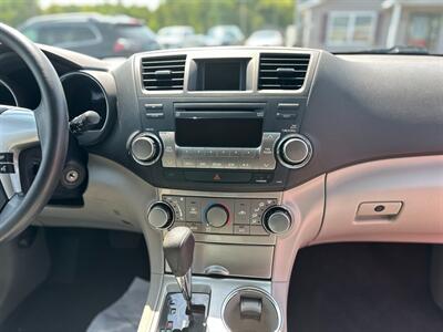 2012 Toyota Highlander   - Photo 10 - Schoolcraft, MI 49087