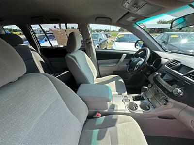 2012 Toyota Highlander   - Photo 8 - Schoolcraft, MI 49087