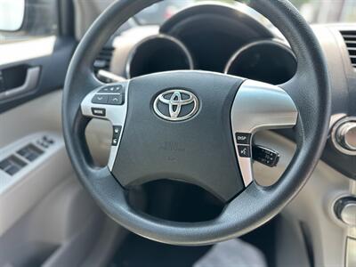 2012 Toyota Highlander   - Photo 12 - Schoolcraft, MI 49087