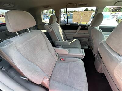 2012 Toyota Highlander   - Photo 14 - Schoolcraft, MI 49087