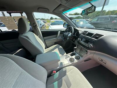 2012 Toyota Highlander   - Photo 9 - Schoolcraft, MI 49087