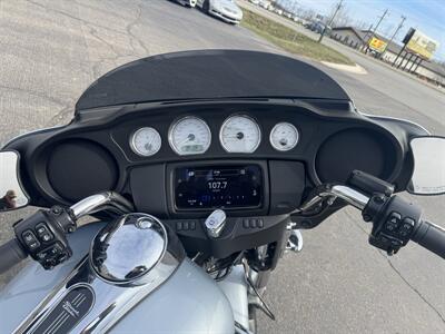 2023 Harley-Davidson Street Glide   - Photo 5 - Schoolcraft, MI 49087