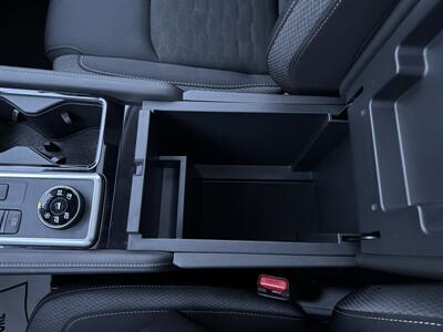 2025 Nissan Pathfinder SV   - Photo 16 - Schoolcraft, MI 49087