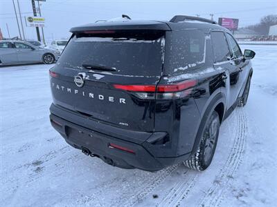 2025 Nissan Pathfinder SV   - Photo 3 - Schoolcraft, MI 49087