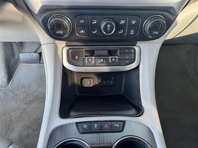 2021 GMC Acadia SLT   - Photo 13 - Schoolcraft, MI 49087