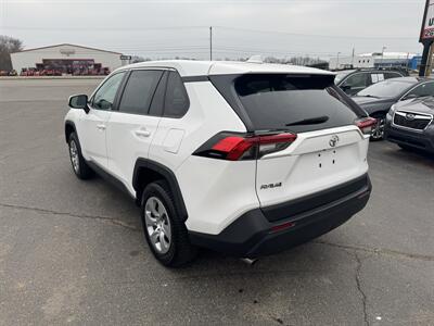 2022 Toyota RAV4 LE   - Photo 2 - Schoolcraft, MI 49087