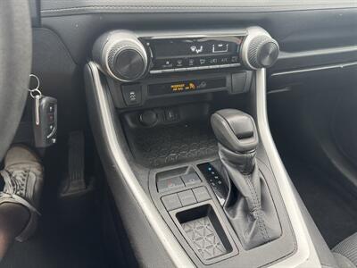 2022 Toyota RAV4 LE   - Photo 14 - Schoolcraft, MI 49087