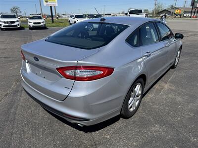 2014 Ford Fusion SE   - Photo 2 - Schoolcraft, MI 49087