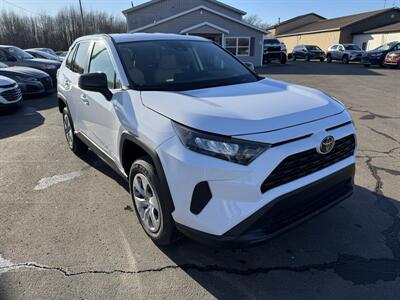 2022 Toyota RAV4 LE   - Photo 4 - Schoolcraft, MI 49087