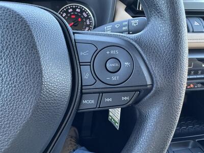 2022 Toyota RAV4 LE   - Photo 10 - Schoolcraft, MI 49087