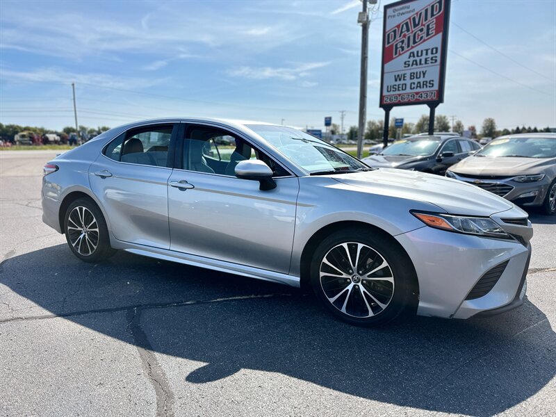 2018 Toyota Camry SE - Photo 1 - Schoolcraft, MI 49087