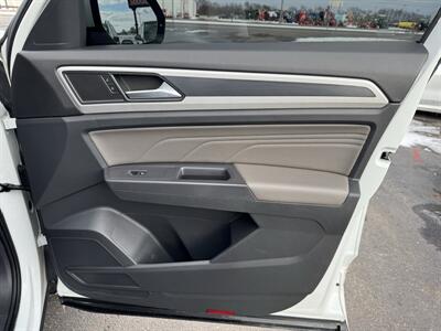 2021 Volkswagen Atlas Cross Sport V6 SE R-Line   - Photo 24 - Schoolcraft, MI 49087