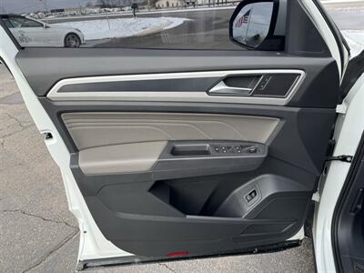 2021 Volkswagen Atlas Cross Sport V6 SE R-Line   - Photo 6 - Schoolcraft, MI 49087