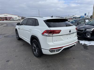 2021 Volkswagen Atlas Cross Sport V6 SE R-Line   - Photo 2 - Schoolcraft, MI 49087