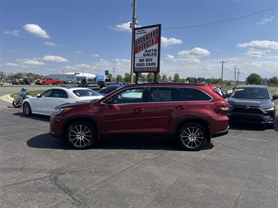 2018 Toyota Highlander SE   - Photo 1 - Schoolcraft, MI 49087