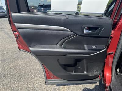2018 Toyota Highlander SE   - Photo 21 - Schoolcraft, MI 49087