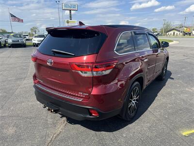 2018 Toyota Highlander SE   - Photo 3 - Schoolcraft, MI 49087