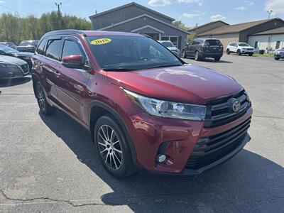 2018 Toyota Highlander SE   - Photo 4 - Schoolcraft, MI 49087