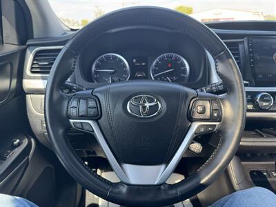 2018 Toyota Highlander SE   - Photo 12 - Schoolcraft, MI 49087