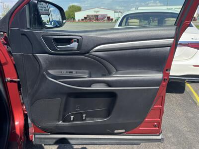 2018 Toyota Highlander SE   - Photo 28 - Schoolcraft, MI 49087