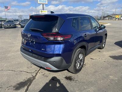 2023 Nissan Rogue S   - Photo 3 - Schoolcraft, MI 49087