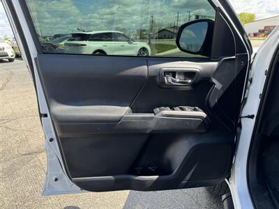 2019 Toyota Tacoma TRD Off-Road   - Photo 5 - Schoolcraft, MI 49087