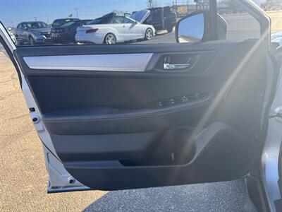 2019 Subaru Outback 2.5i Premium   - Photo 6 - Schoolcraft, MI 49087