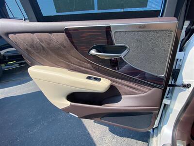 2018 Lexus LS 500h   - Photo 24 - Schoolcraft, MI 49087
