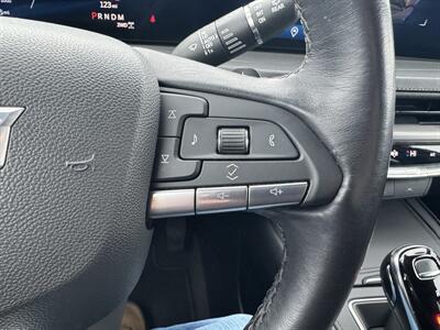 2024 Cadillac XT4 Premium Luxury   - Photo 10 - Schoolcraft, MI 49087