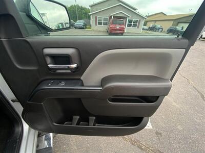 2018 Chevrolet Silverado 1500 Custom   - Photo 9 - Schoolcraft, MI 49087