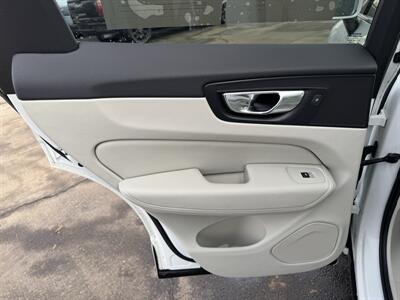 2022 Volvo XC60 B5 Momentum   - Photo 18 - Schoolcraft, MI 49087