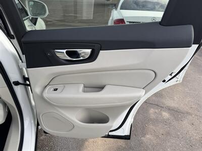2022 Volvo XC60 B5 Momentum   - Photo 21 - Schoolcraft, MI 49087