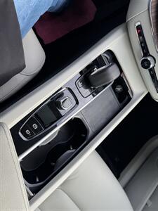 2022 Volvo XC60 B5 Momentum   - Photo 14 - Schoolcraft, MI 49087