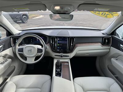 2022 Volvo XC60 B5 Momentum   - Photo 16 - Schoolcraft, MI 49087