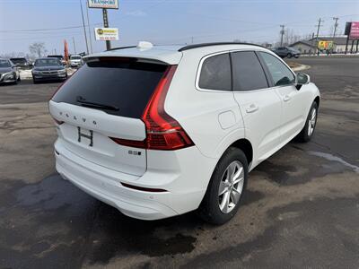 2022 Volvo XC60 B5 Momentum   - Photo 3 - Schoolcraft, MI 49087